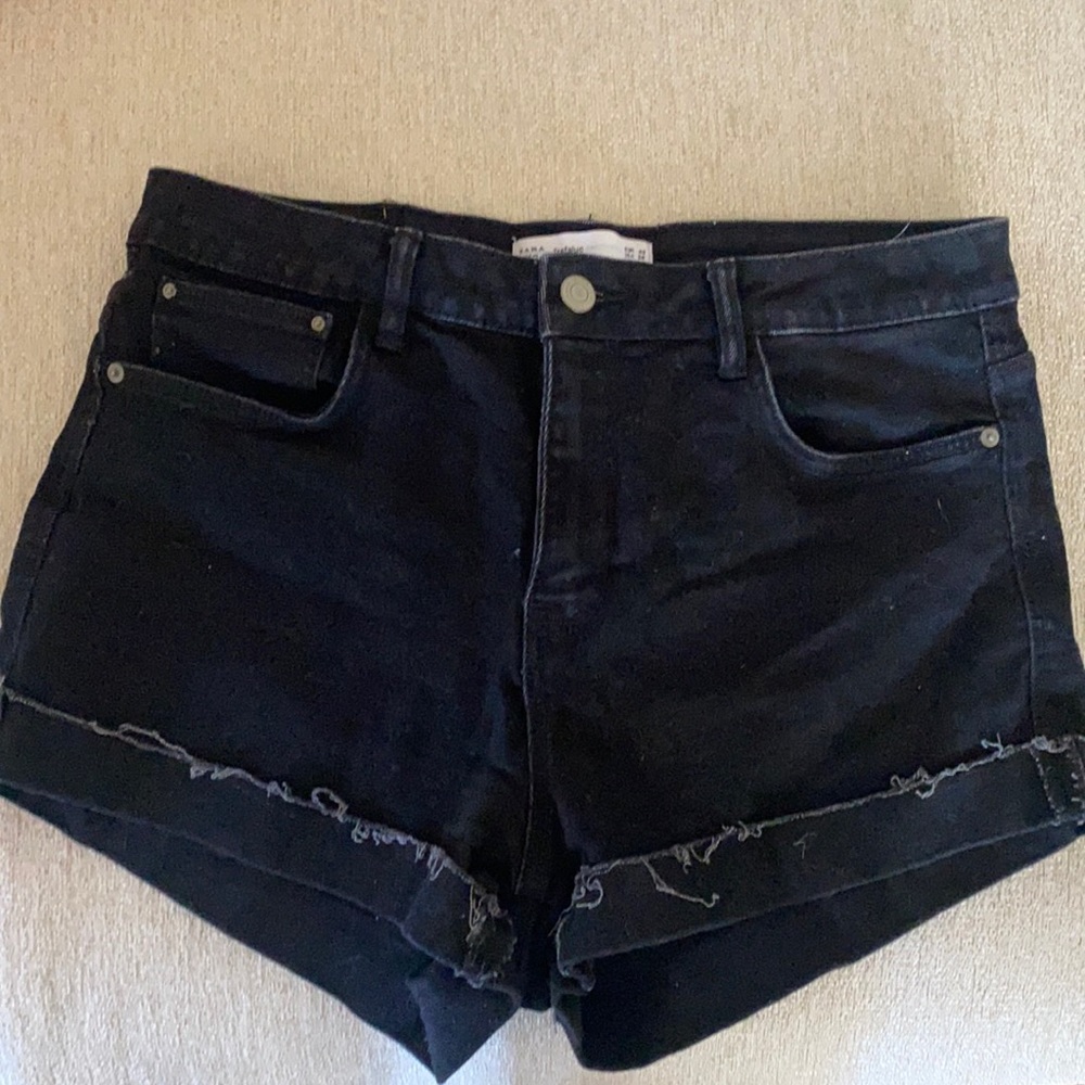 Zara Women’s black jean shorts. Size 8